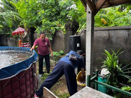 Gotong Royong di Kantor Desa Baktiseraga